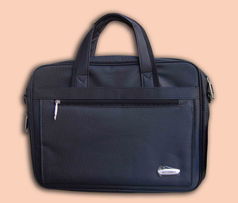 公文箱包袋與衣服的時(shí)尚搭配指南