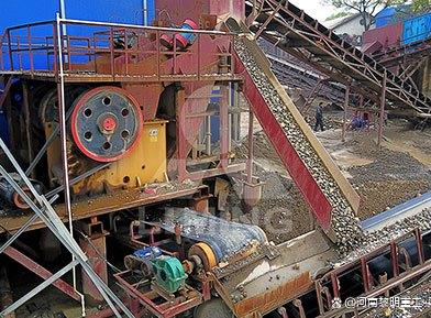 【碎石化水泥路破碎打裂壓穩(wěn)多錘頭破碎機山東煙臺龍口萊州招.